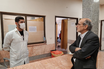 بازدید دکتر پارسا از اورژانس مرکز خدمات سینا به مناسبت میلاد حضرت زینب(س) و روز پرستار