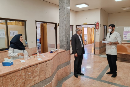 بازدید دکتر پارسا از اورژانس مرکز خدمات سینا به مناسبت میلاد حضرت زینب(س) و روز پرستار